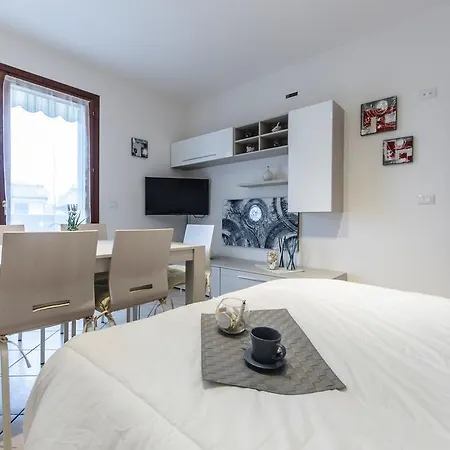 Villaggio Dei Fiori Con Piscina E Posto Incluso