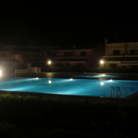 Villaggio Dei Fiori Con Piscina