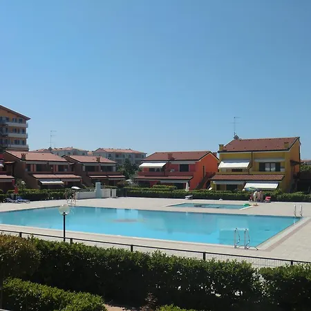 Villaggio Dei Fiori Con Piscina