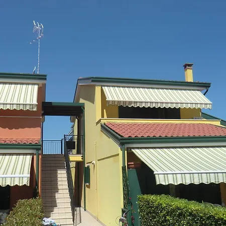 Villaggio Dei Fiori Con Piscina